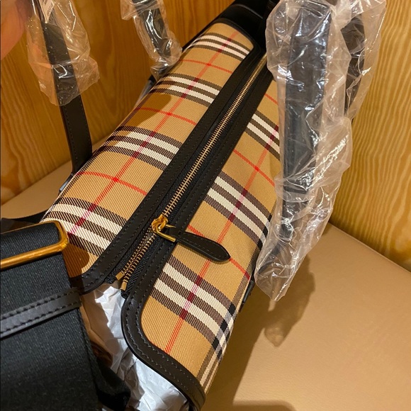 Burberry Vintage Check Kingswood Achly Diaper Bag - Picture 4 of 14